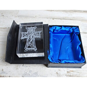 3-D Laser Crystal Glass Etched Cross Paperweight In Box Stunning 4'x2.5'